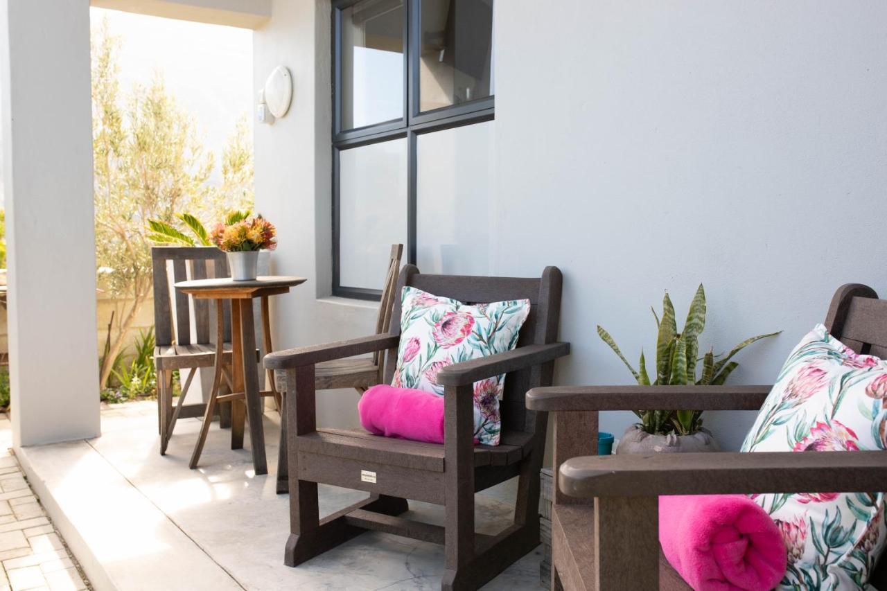 Stay At Friends Economic Rooms Malkopvlei ภายนอก รูปภาพ