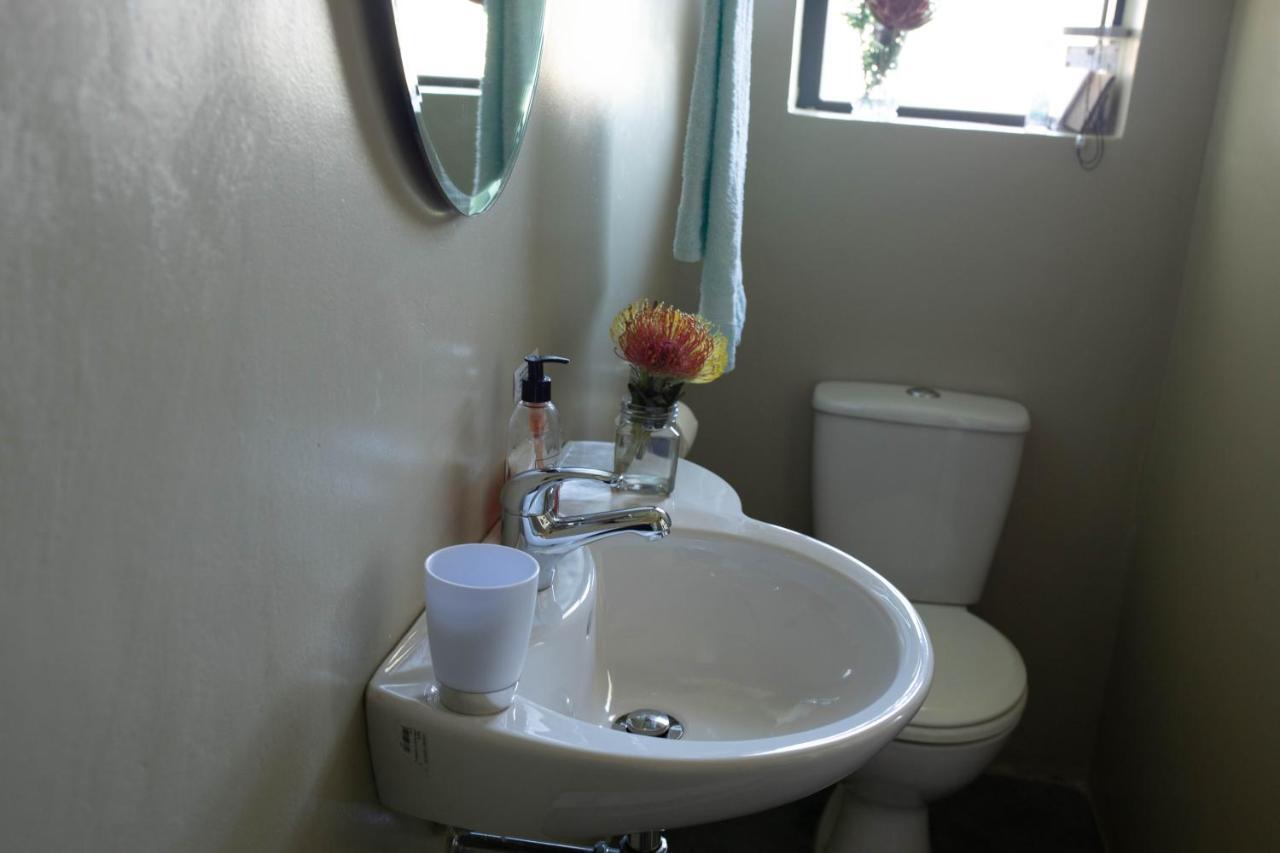 Stay At Friends Economic Rooms Malkopvlei ภายนอก รูปภาพ