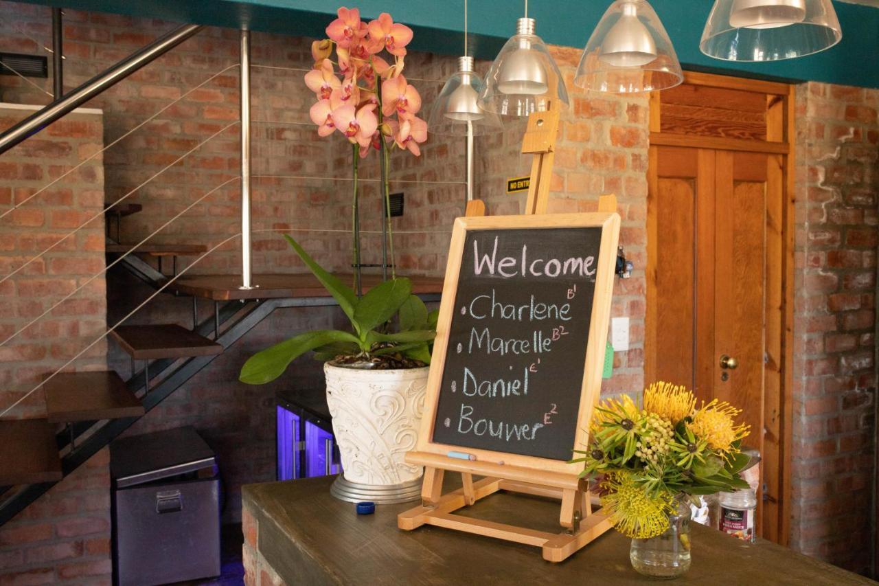 Stay At Friends Economic Rooms Malkopvlei ภายนอก รูปภาพ