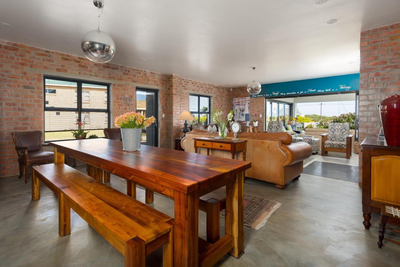 Stay At Friends Economic Rooms Malkopvlei ภายนอก รูปภาพ